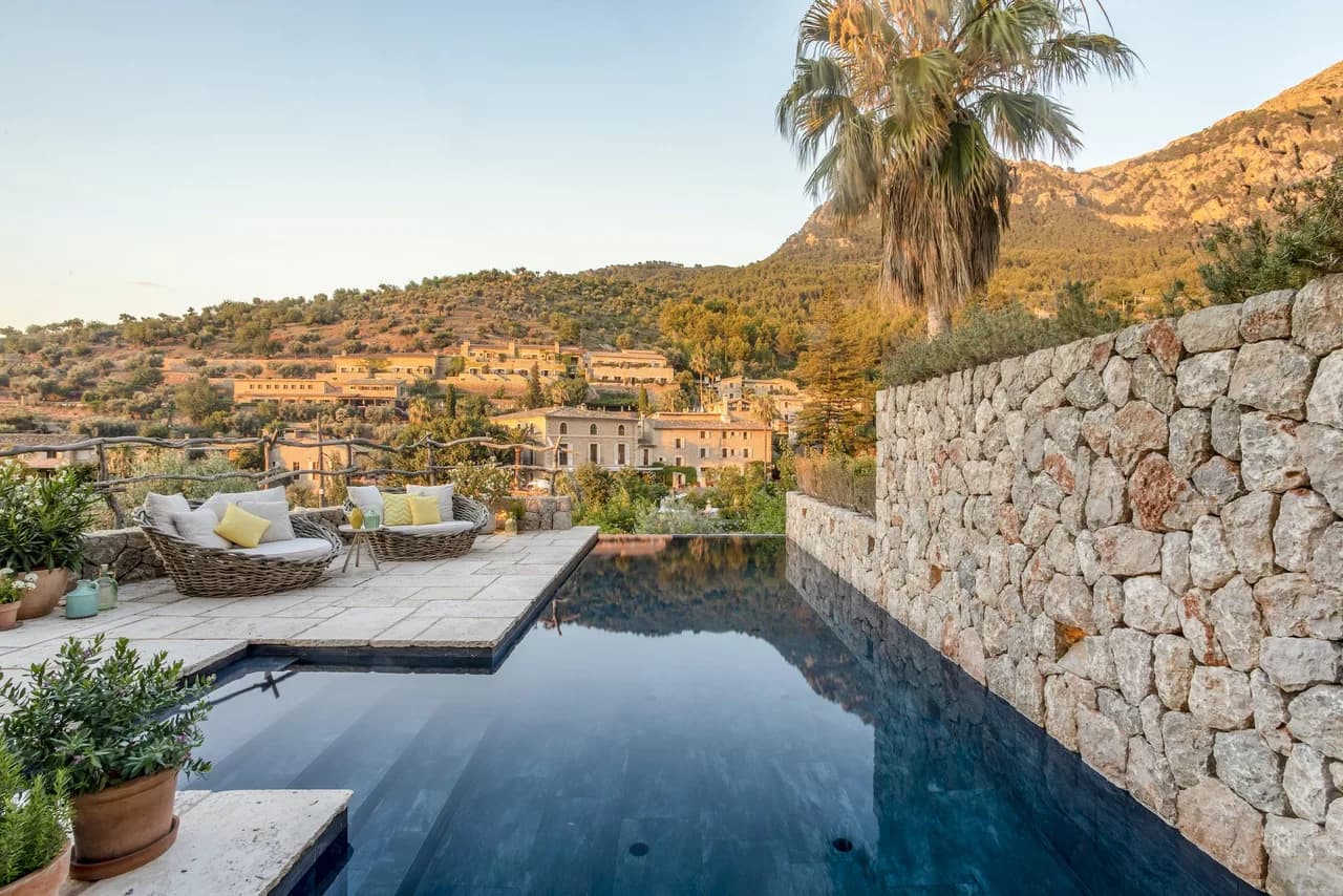 Elegante Casa de 4 Habitaciones en Deià con Impresionantes Vistas a las Montañas y al Mar