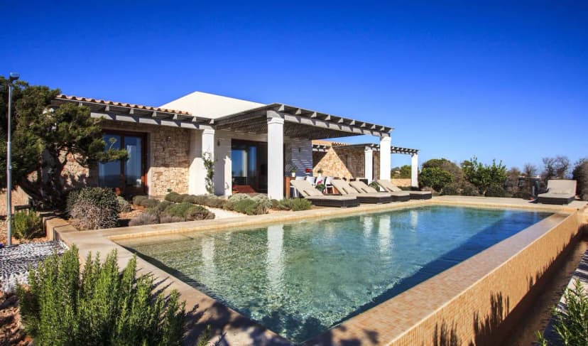 Bright family-friendly 4-bedroom villa located in the heart of Formentera_3
