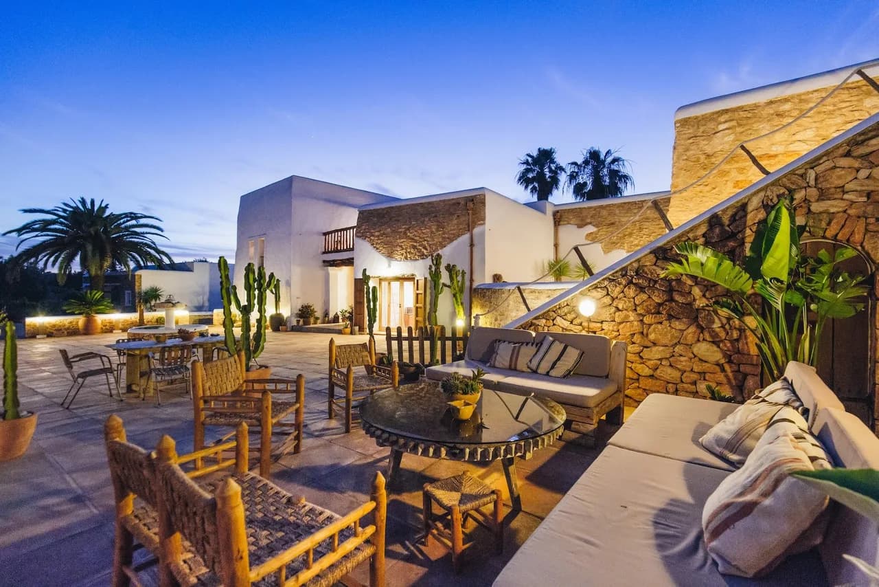Las Chumberas es una lujosa casa de campo elegantemente restaurada ubicada en el corazón rural de la isla