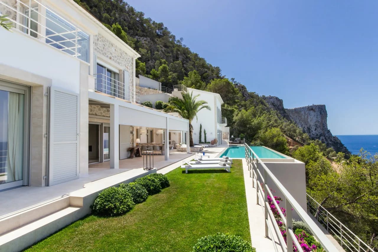 The stunning sunset villa is located on a beautiful plot on the slopes of the Cala Llamp