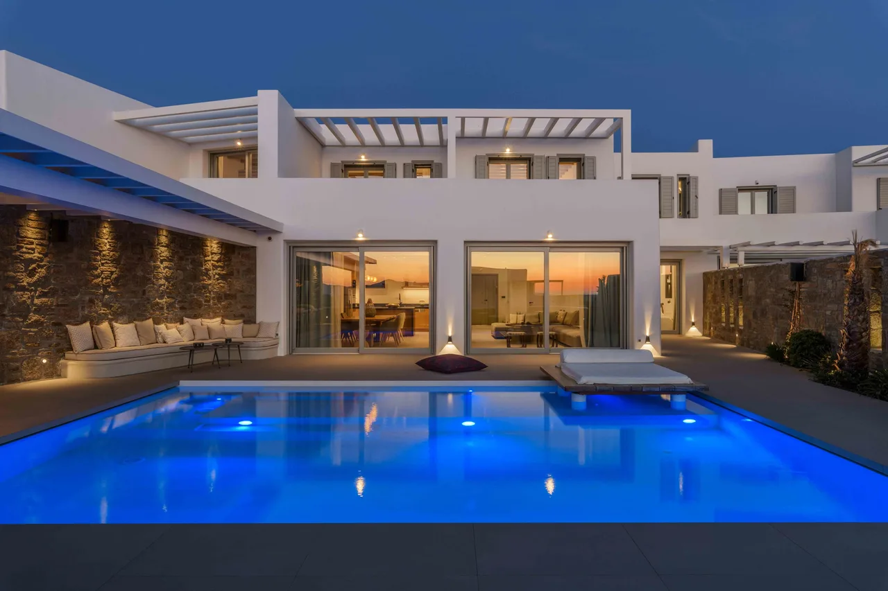 New Dream Villa Surrounded by Peaceful Sea