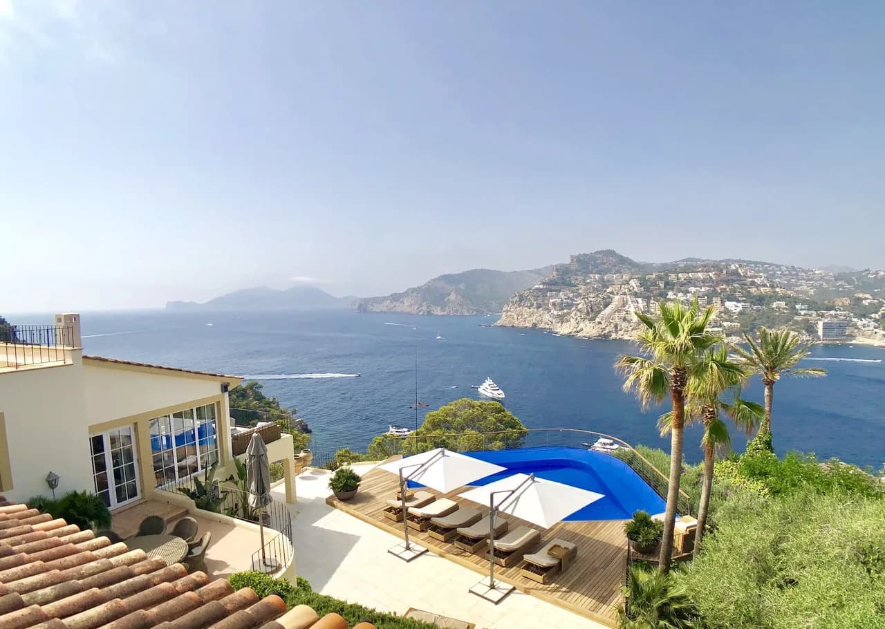 Espectacular Villa de 6 Habitaciones con Vista al Mar en una Ubicación Prestigiosa - A Pocos Minutos de Port Andratx