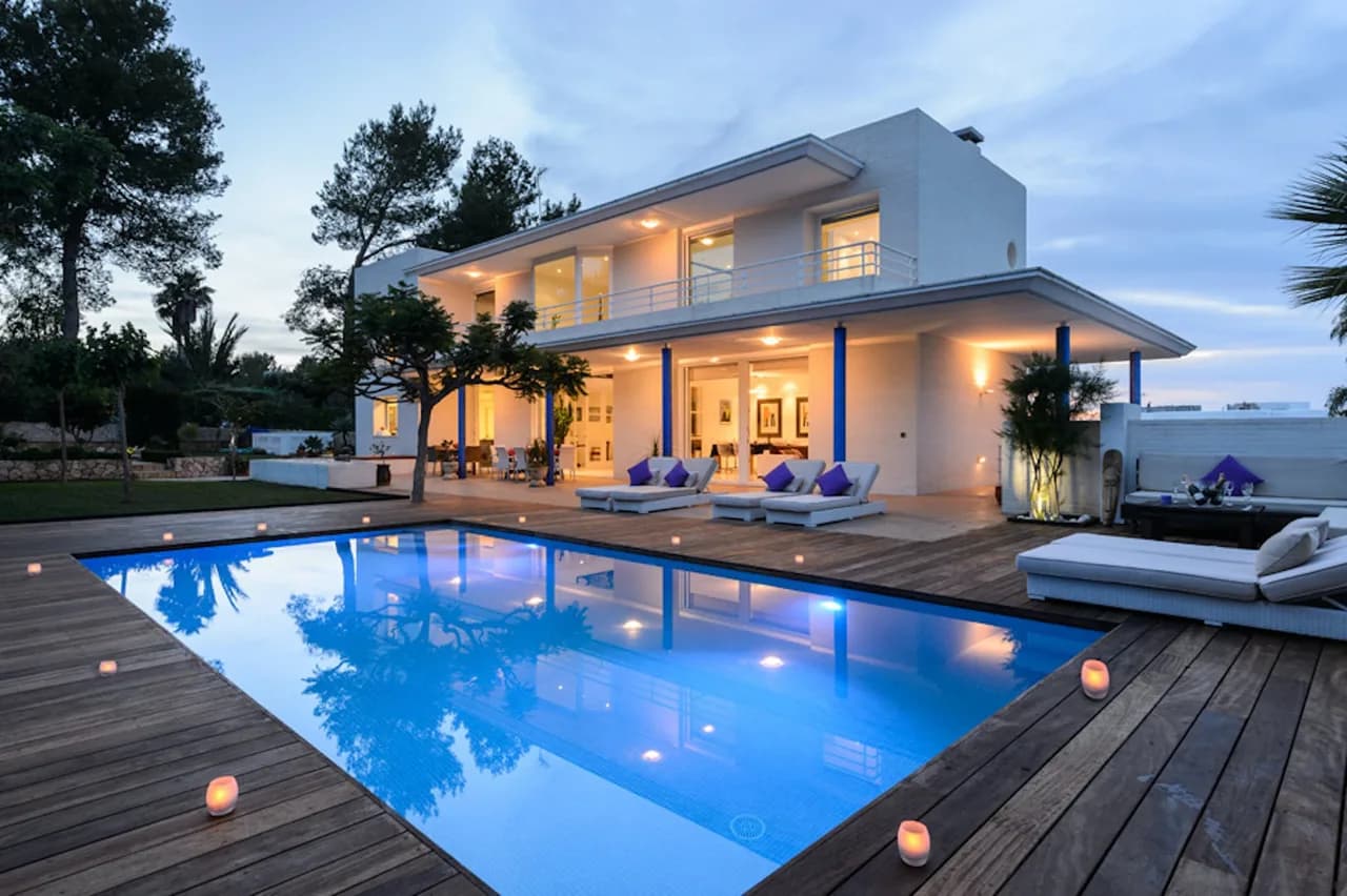 Villa Bien Equipada en la Gloriosa Costa Oeste de Ibiza, Cerca de San Antonio