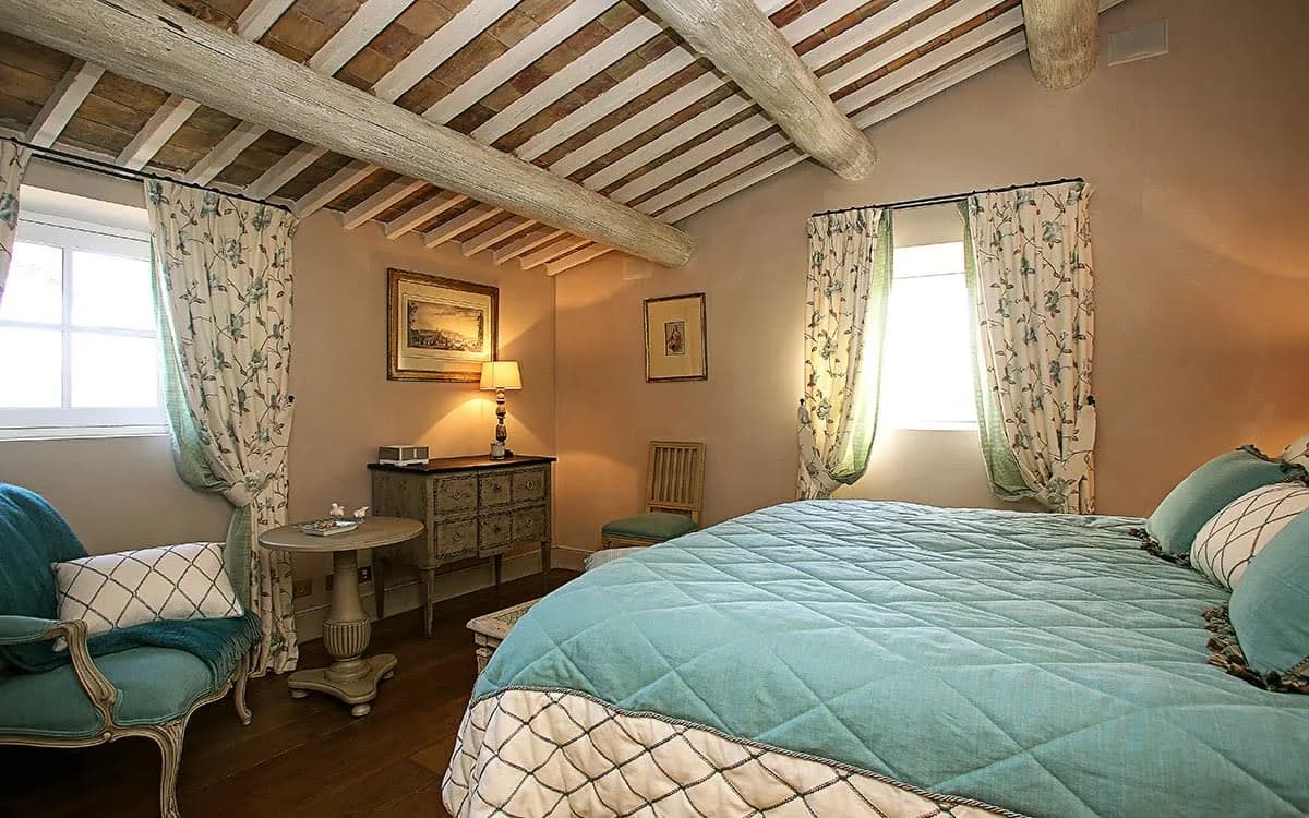 LUXURY 18TH CENTURY VILLA IN AIX EN PROVENCE