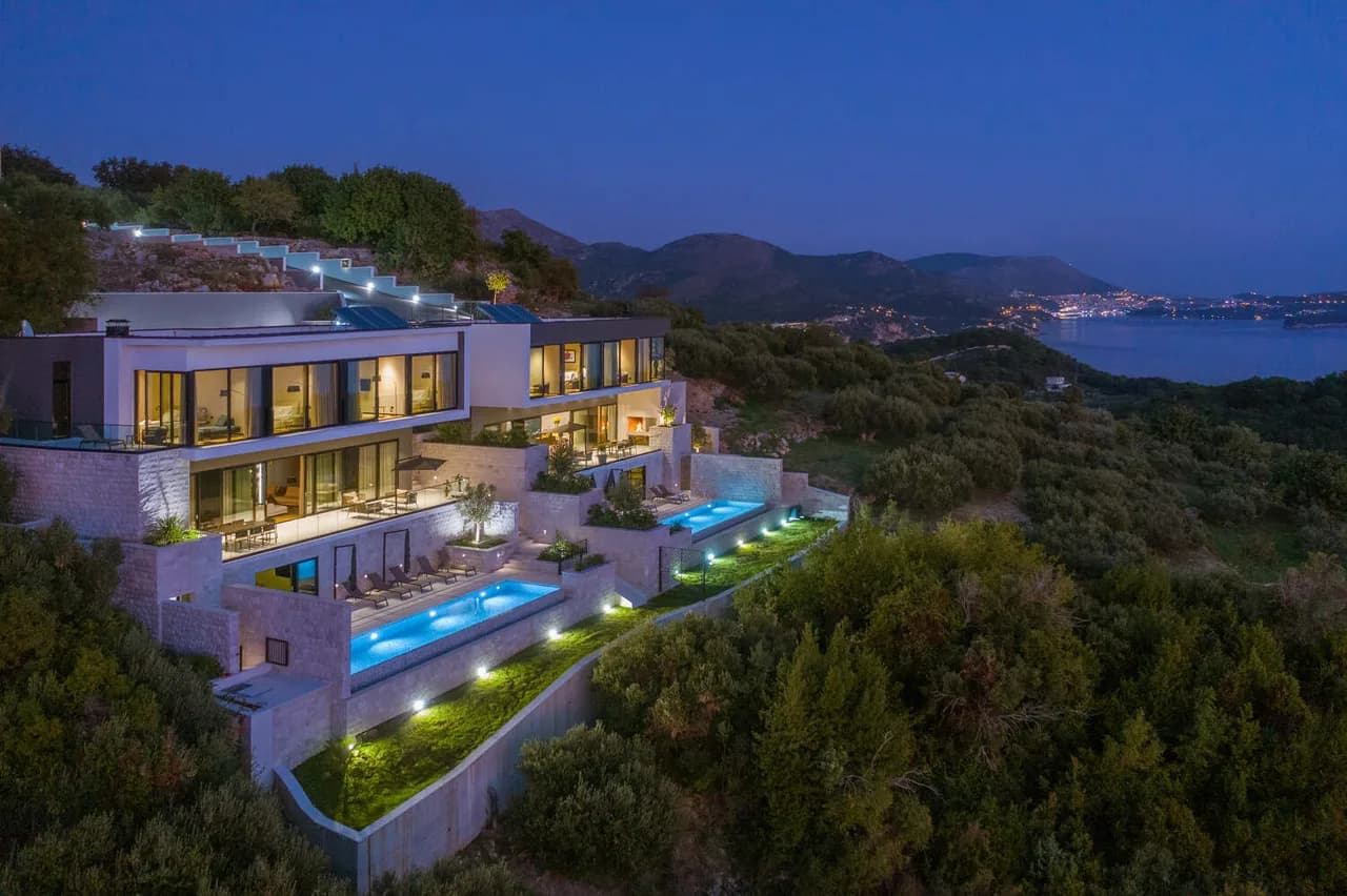 LUXURIOUS VILLA WITH INFINITY POOL AND PANORAMIC SEA VIEWS