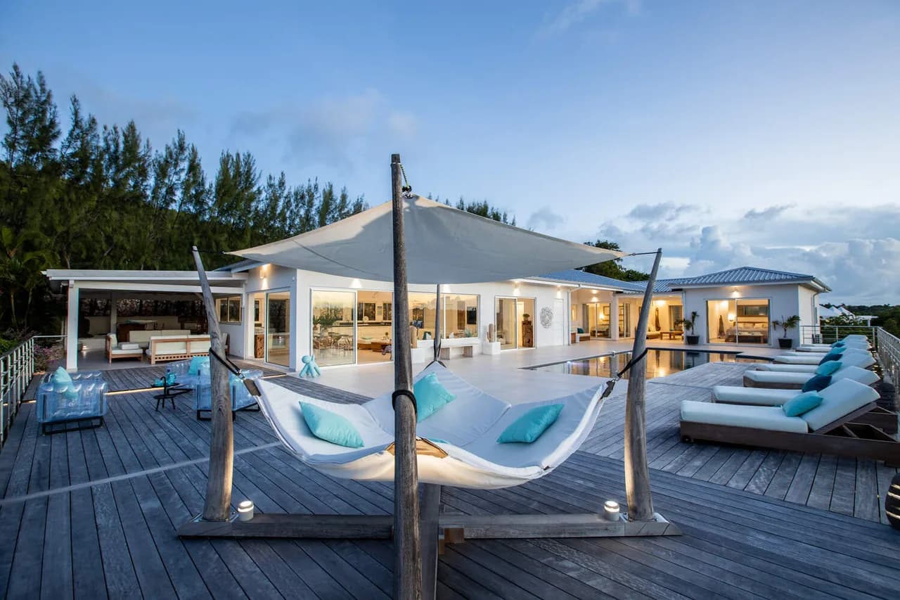 STUNNING VILLA WITH FANTASTIC SCENERY