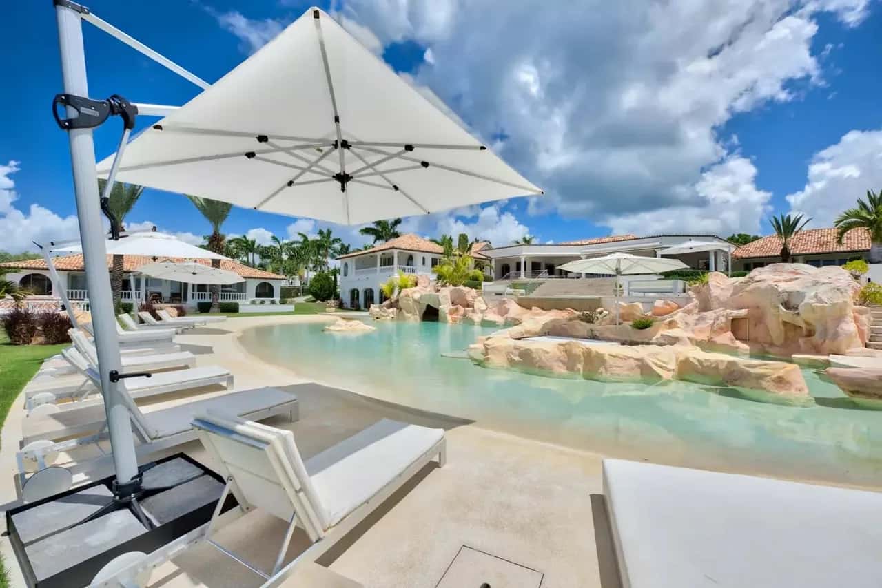GRAND BEACH VILLA WITH TENNIS AND BOCCE BALL COURT