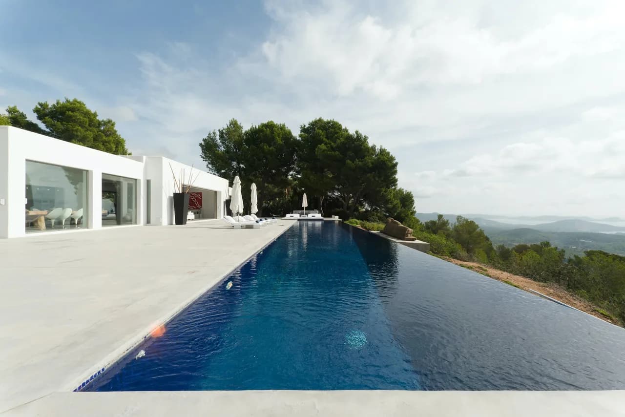 VILLA LUJOSA CON HERMOSAS VISTAS AL MAR