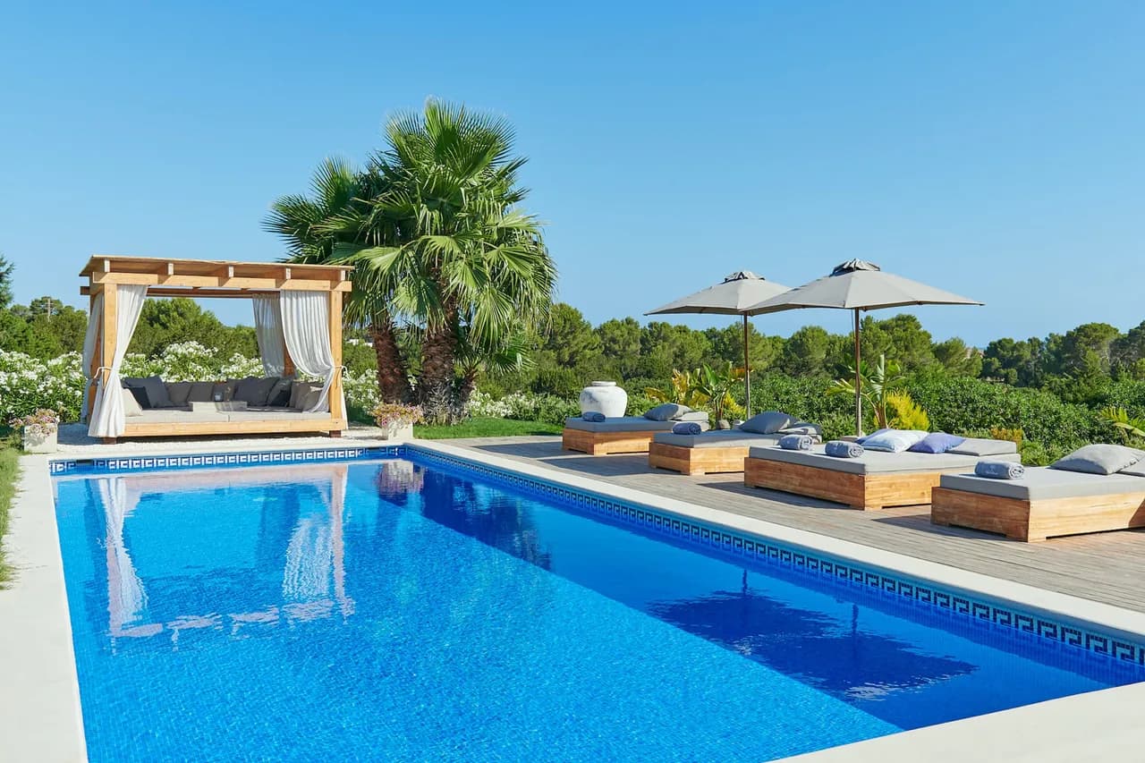 VILLA HERMOSAMENTE DISEÑADA CERCA DE LA PLAYA