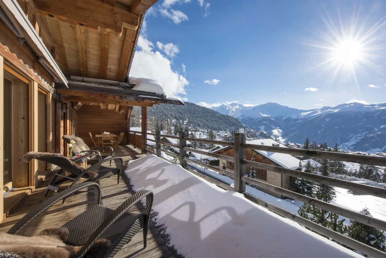 ELEGANT PENTHOUSE WITH SCENIC MOUNTAIN VIEWS