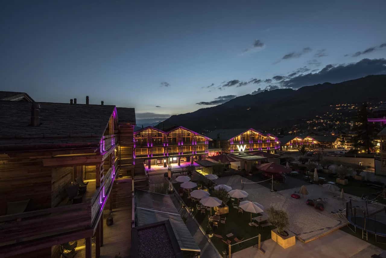 PANORAMIC MOUNTAIN CHALET WITH HOME THEATER