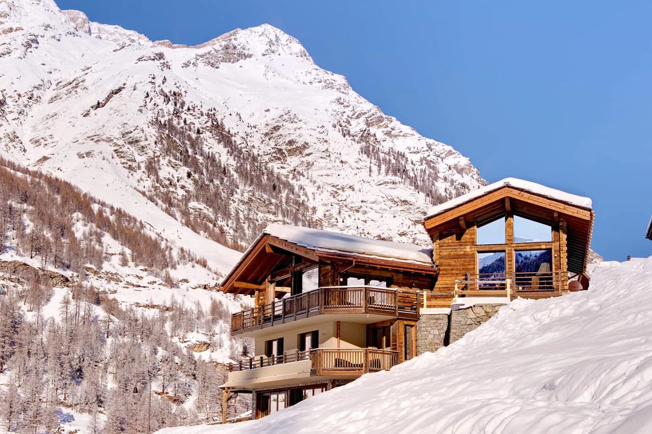 ELEGANT MOUNTAIN CHALET WITH SAUNA, JACUZZI AND STEAM ROOM