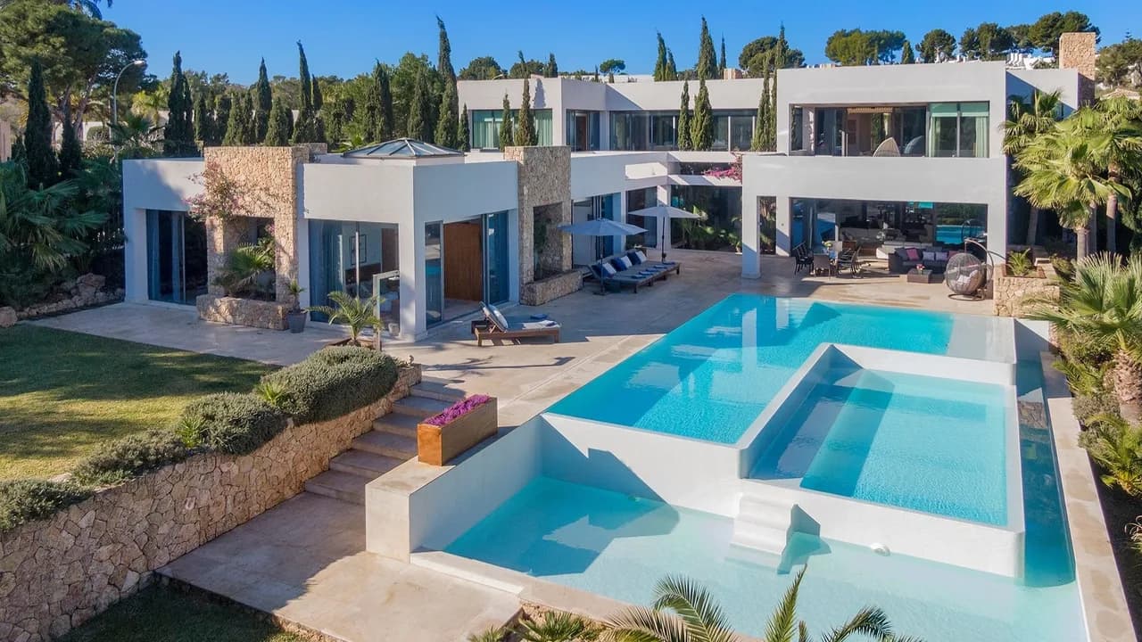 IMPRESIONANTE VILLA ESPAÑOLA DE LUJO