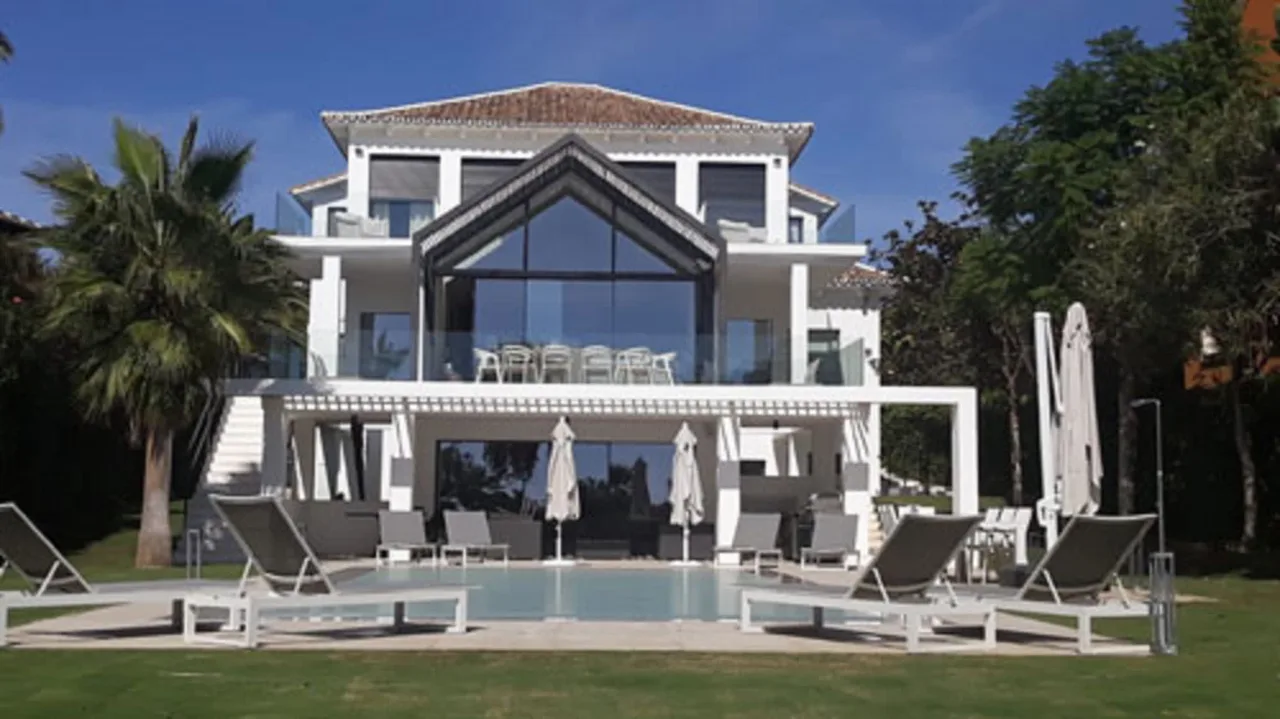 Phenomenal Holiday Villa In Prestigious Nueva Andalucía Golf Valley