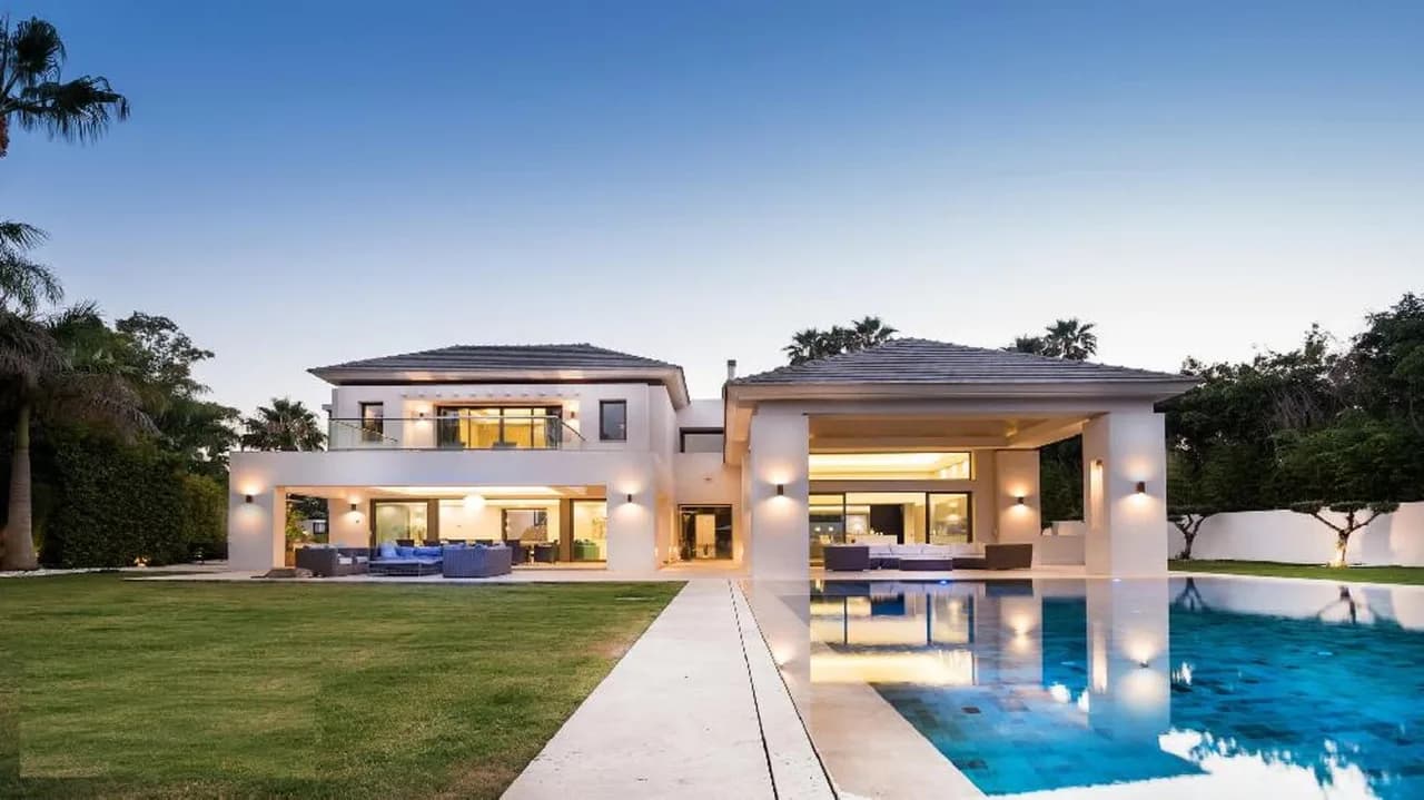 Exclusive 5-bedroom Villa With Stunning Layout And Pristine Pool
