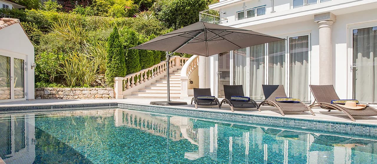 Contemporary Villa With Comfortable High Standard Decorations