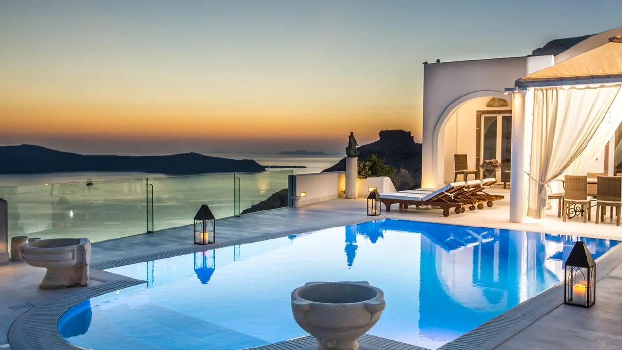 Luxus Santorini Villa am Rand von Firostefani