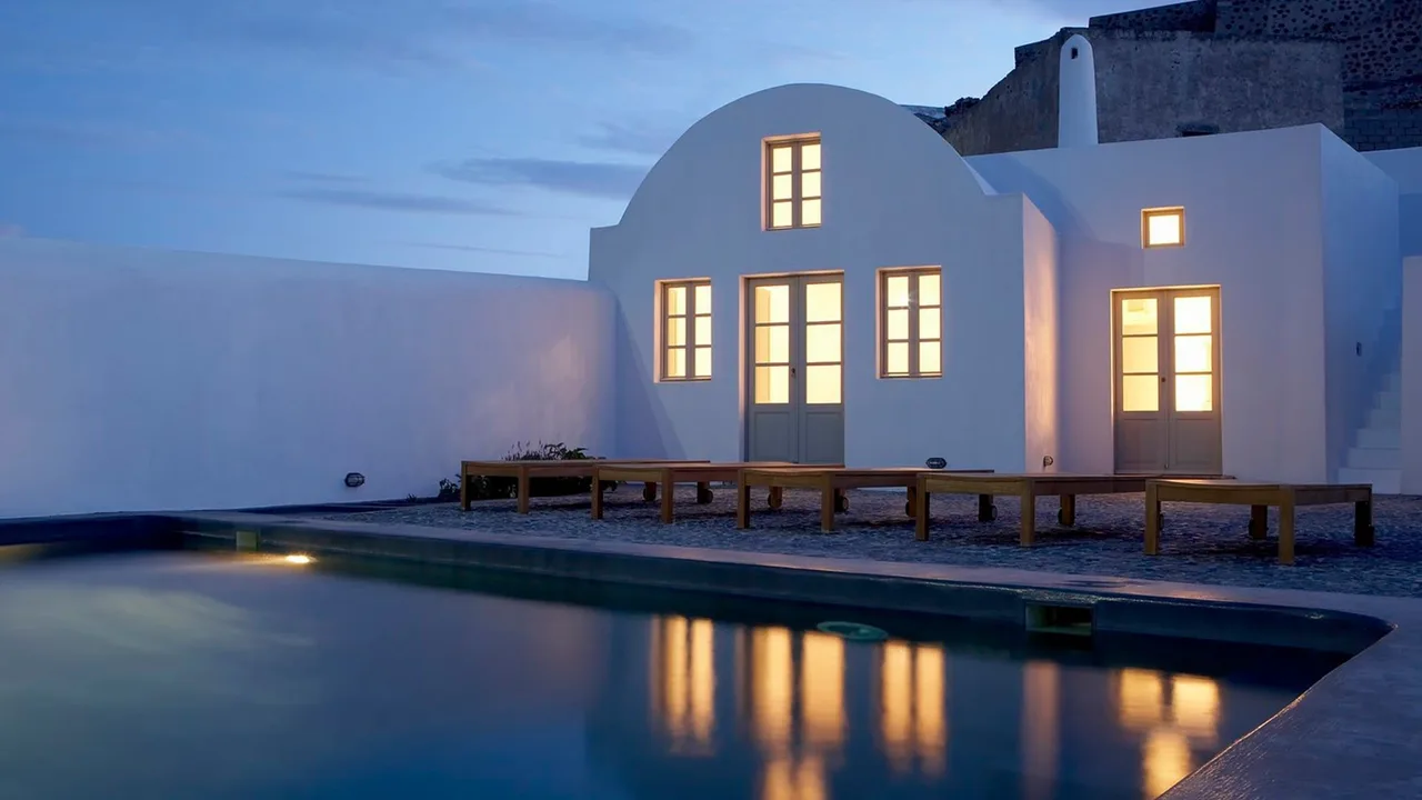 Luxury Heritage Villa In Santorini