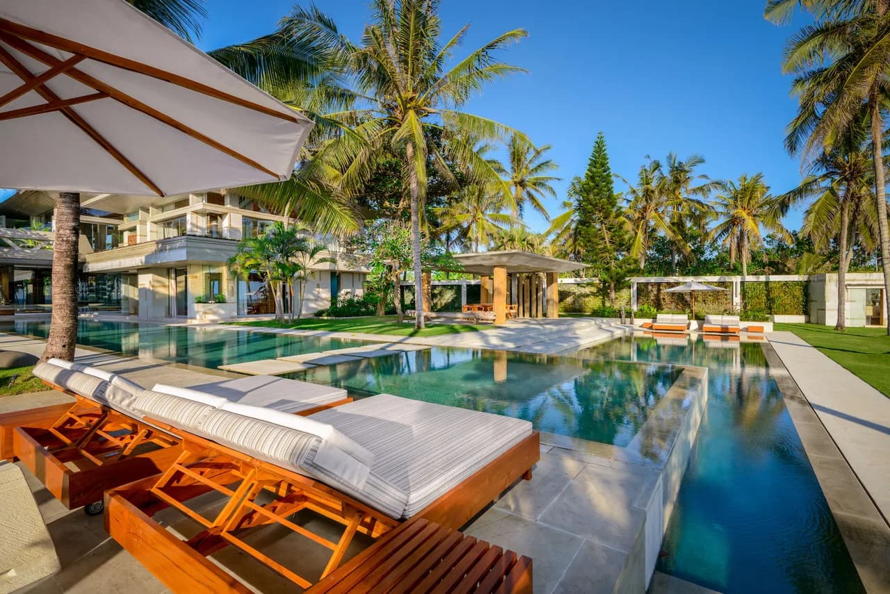 Contemporary designer villa with breathtaking ocean views