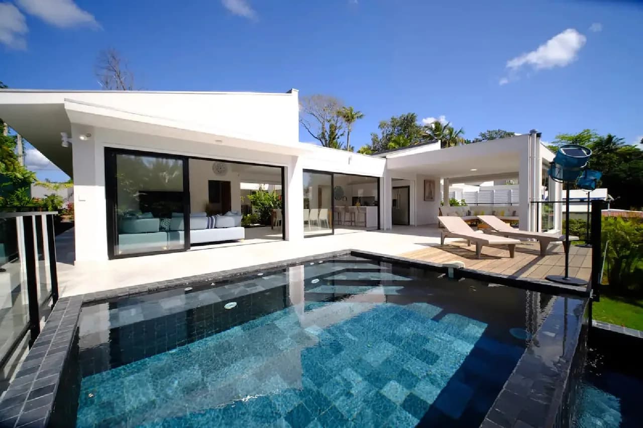 Luxury Villa For 8 Within The Tropical Forest