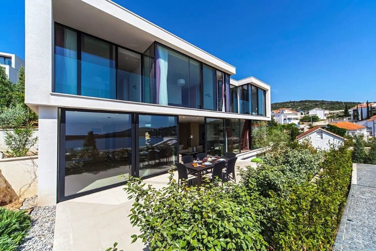 Charming villa close to the beach