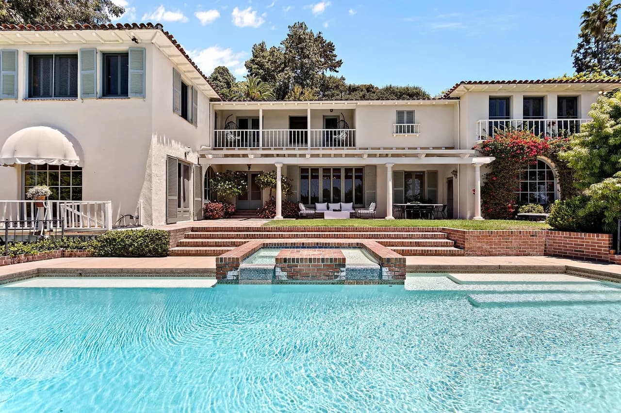 Mediterranean Style Villa In Bel Air