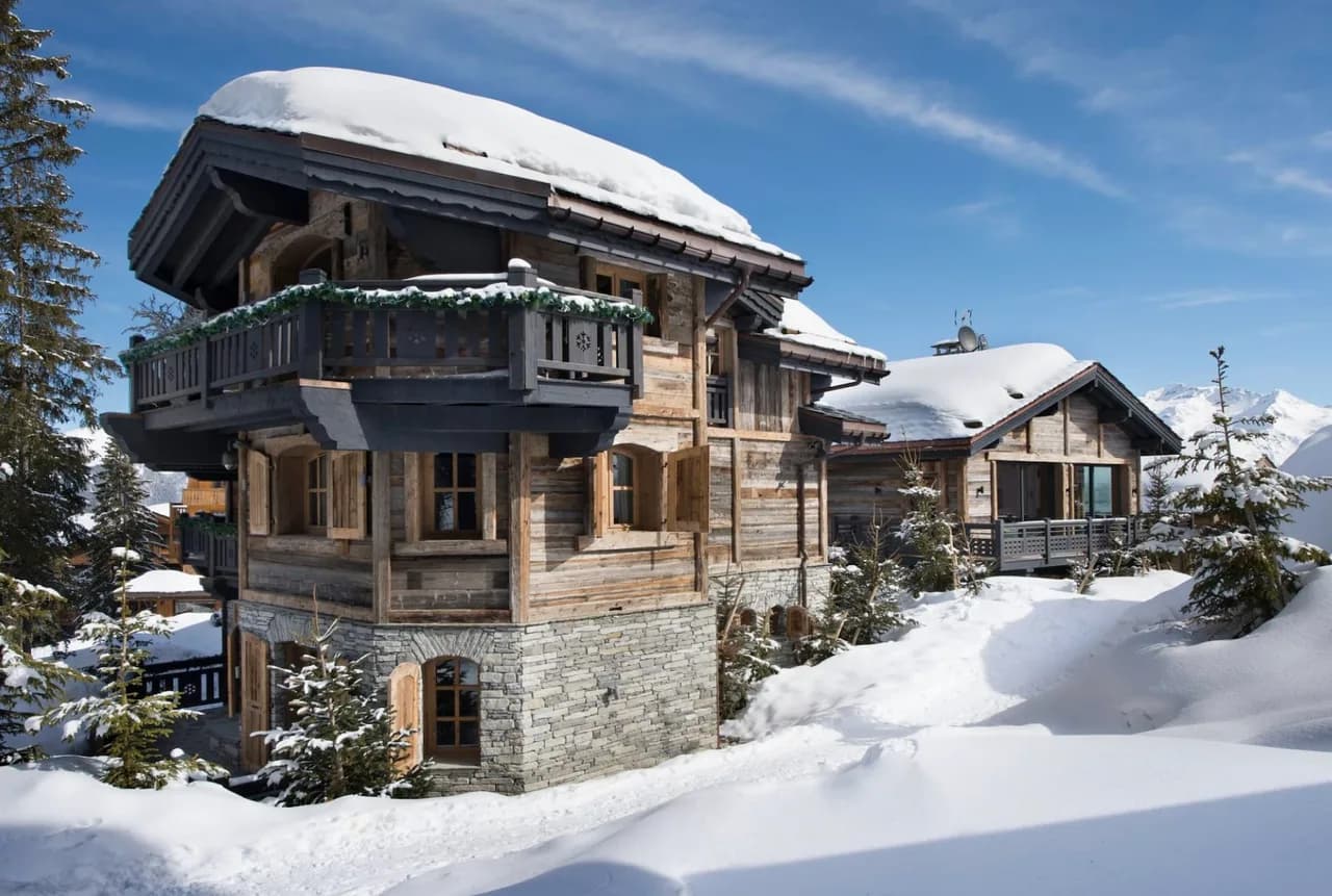 Chalet con salón profundamente cómodo