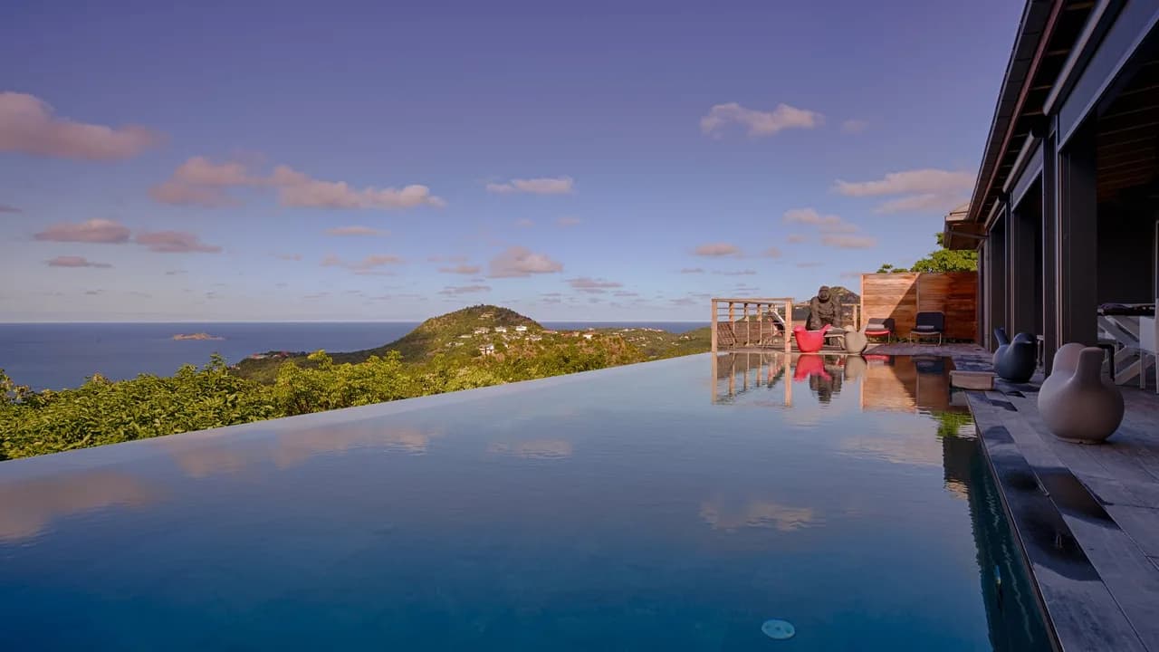 Contemporary Villa Offering Utmost Luxury