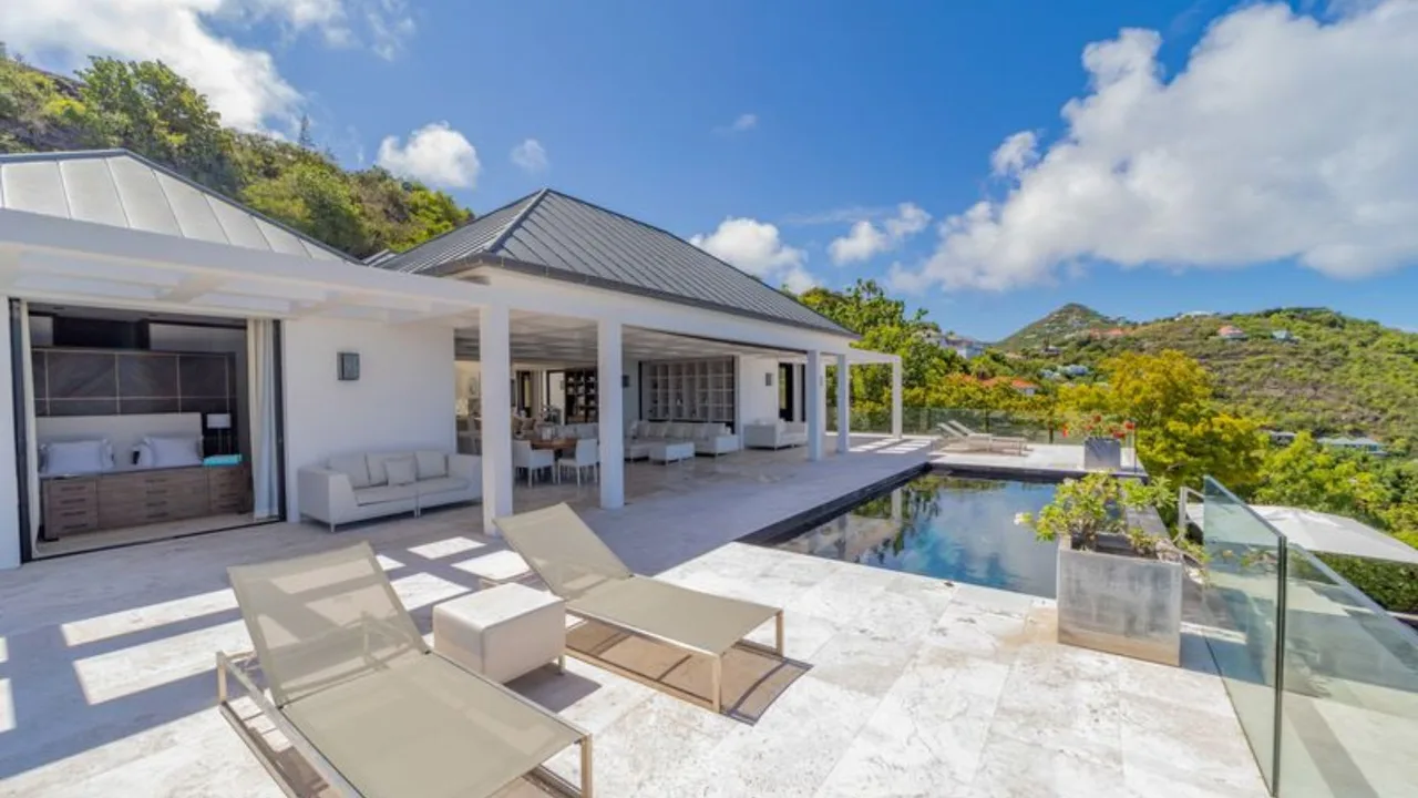 Ideally Located Contemporary Villa