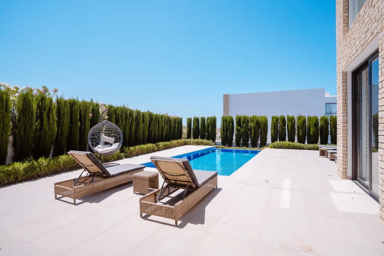 Grandiose Villa neben dem lebhaften Coral Bay