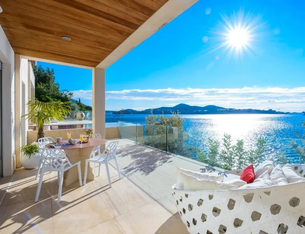 Villa époustouflante avec piscine à débordement