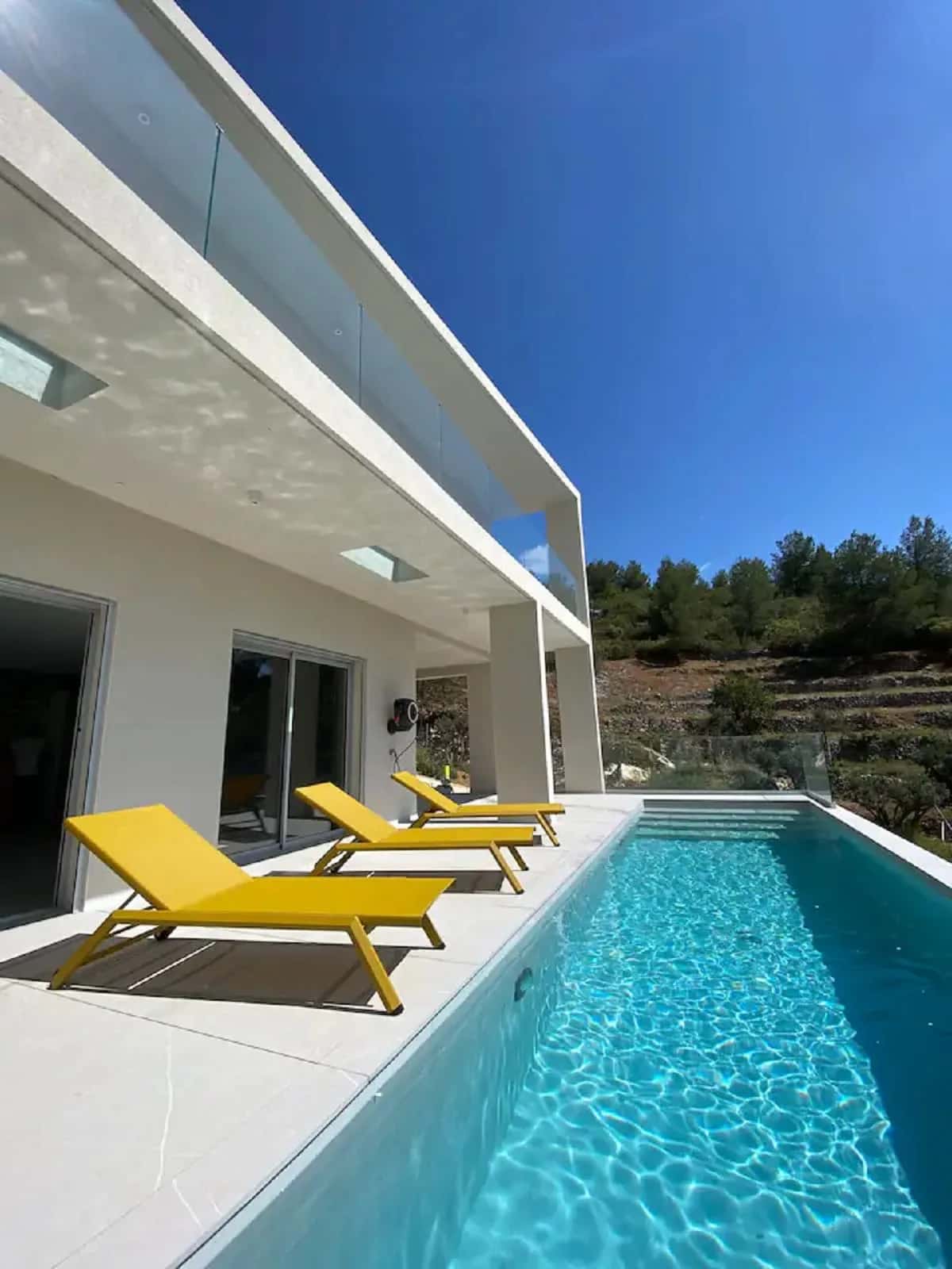 Große moderne Villa mit privatem Außenpool