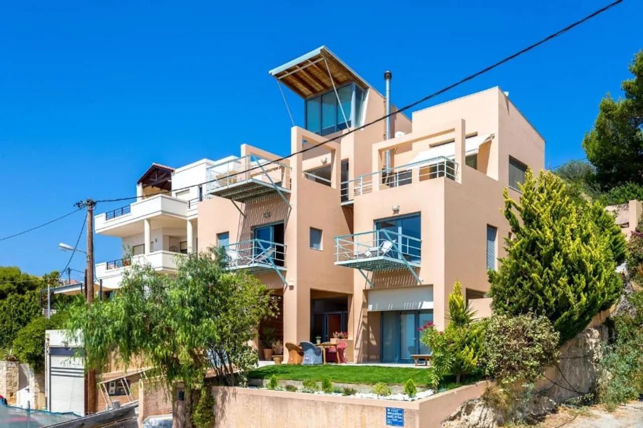Majestic Views in a Luxurious Villa