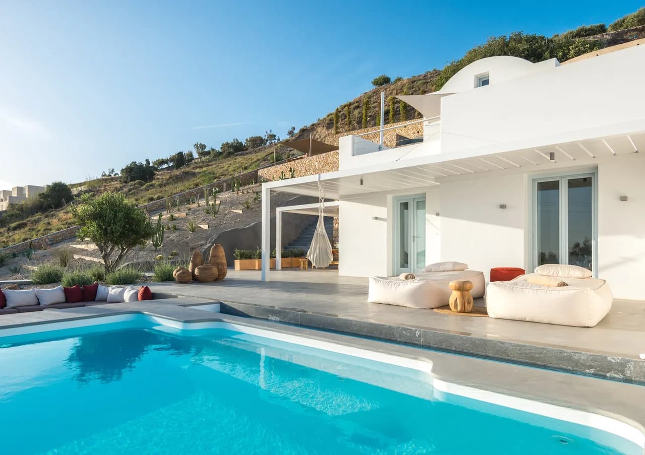 Kykadische Hochzeitsvilla mit Infinity-Pool