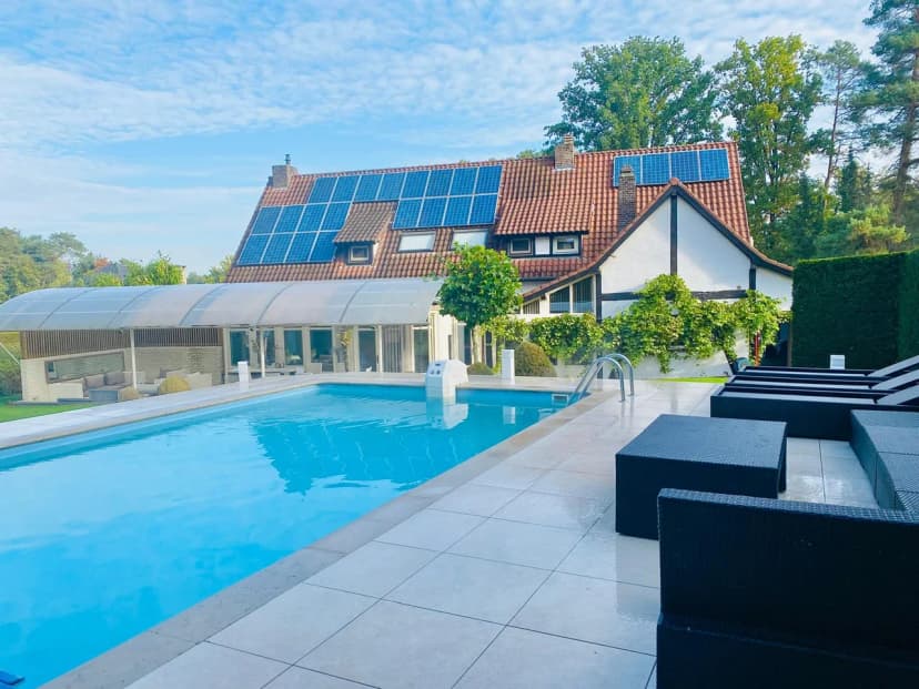 Accessible Luxury Villa with Pool in Vlaams Gewest