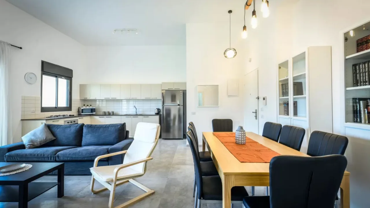 Beautiful Apartment With Private Balcony