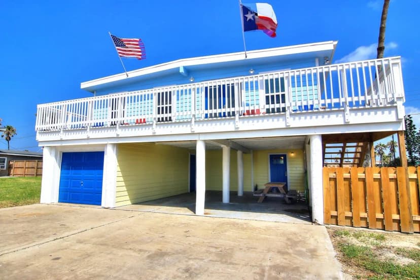 Oceanfront Five Bedroom Villa in Port Aransas