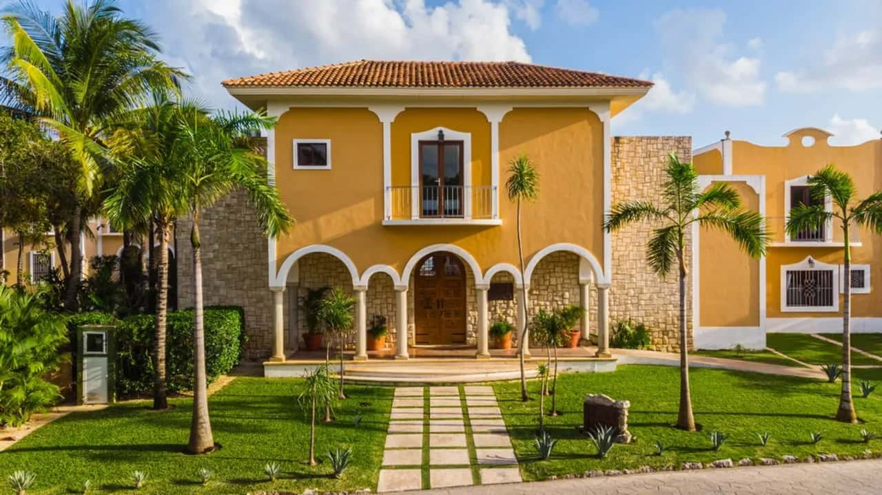 Villa Boutique Mexicana con Cancha de Tenis y Piscina