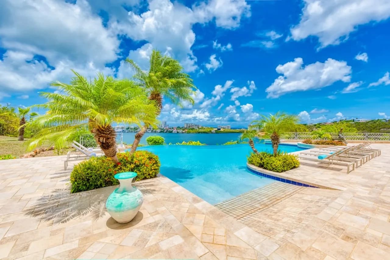 Stunning Villa with luxurious finishes