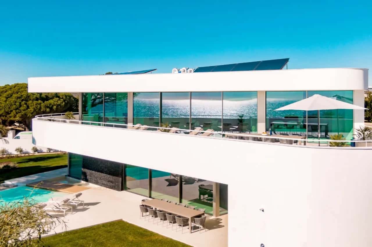 Villa de Lujo Frente al Mar con Comodidad y Estilo