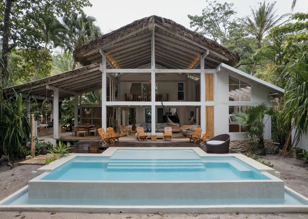 Wunderschöne Strandvilla mit privatem Pool