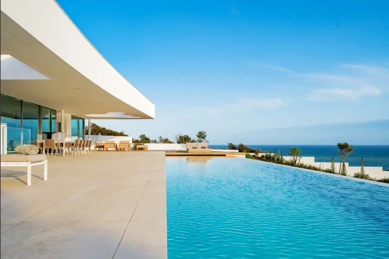Villa de Lujo de 6 Habitaciones Frente al Mar con Piscina