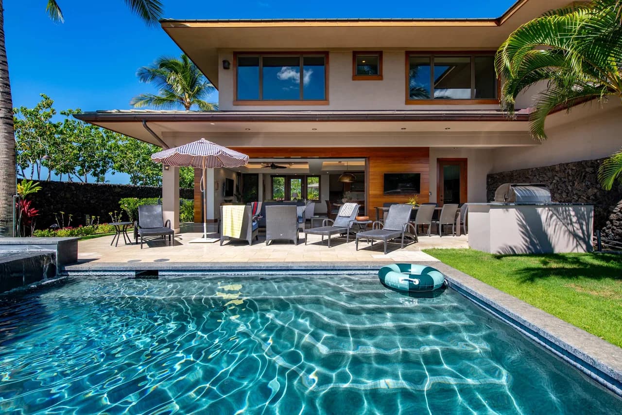 Tropical Retreat with Ocean Views in Big Island