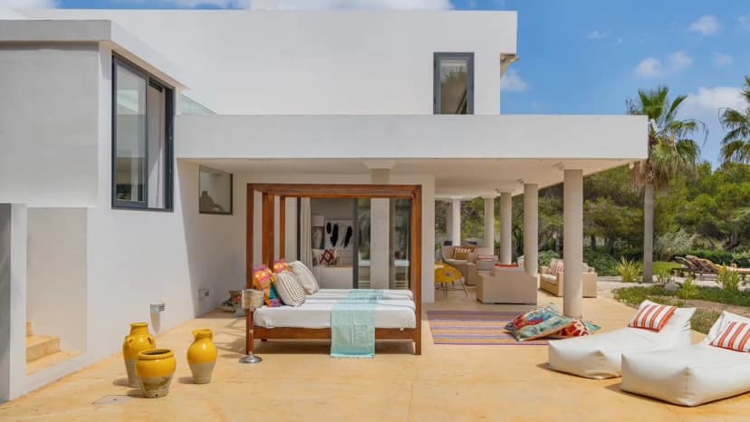 Beautiful Holiday Villa Surrounded by Lush Gardens