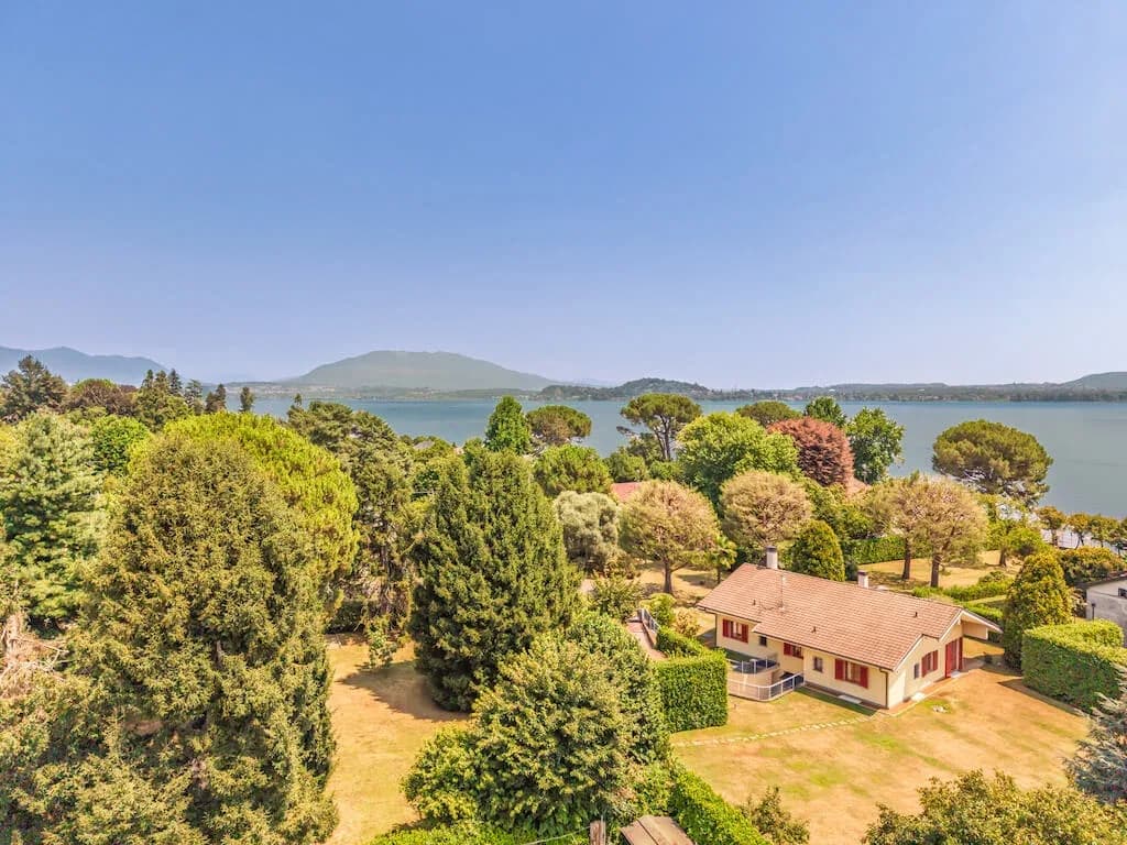Lakeside Four Bedroom Villa in Italian Lakes