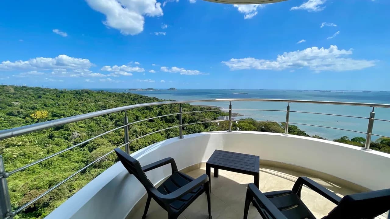 Breathtaking 2BR Oceanview Apartment With Jacuzzi