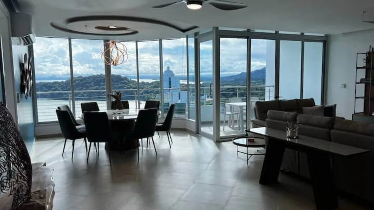 Spectacular Penthouse in Panama With Oceanview