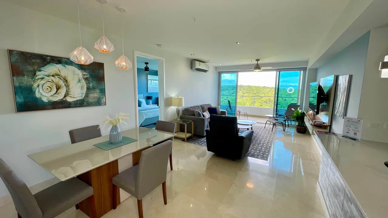 Luxuriöse Wohnung mit Dachpool und Strandzugang