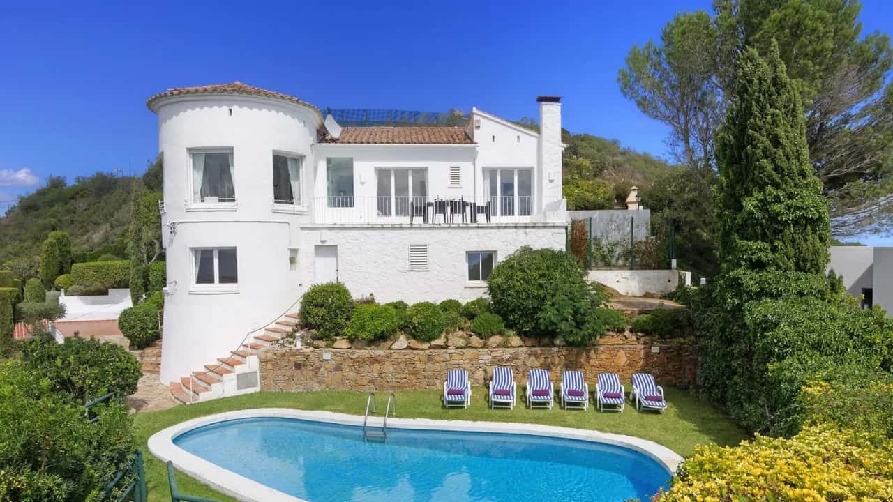 AUSGEZEICHNETE VILLA MIT BESTEN AUSSICHTEN DER COSTA BRAVA