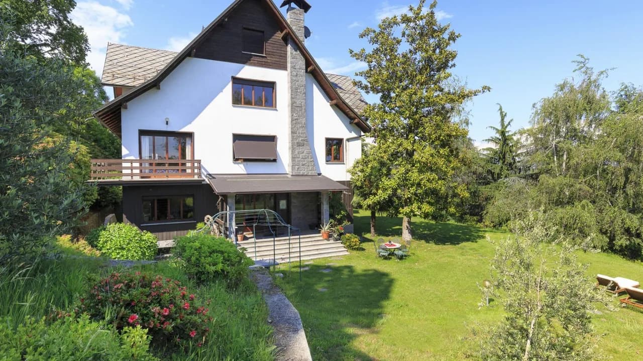 Acogedora Villa en Montrigiasco en Medio de la Naturaleza Verde